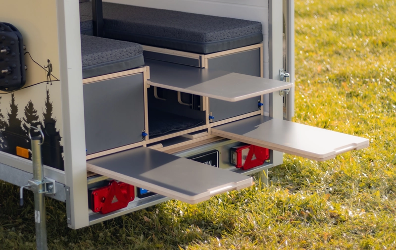 Freitragende Sitzbänke